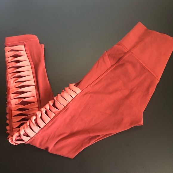 NWOT Athleta salutation Stash Pocket II Twist 7/8 Leggings - Picture 3 of 9